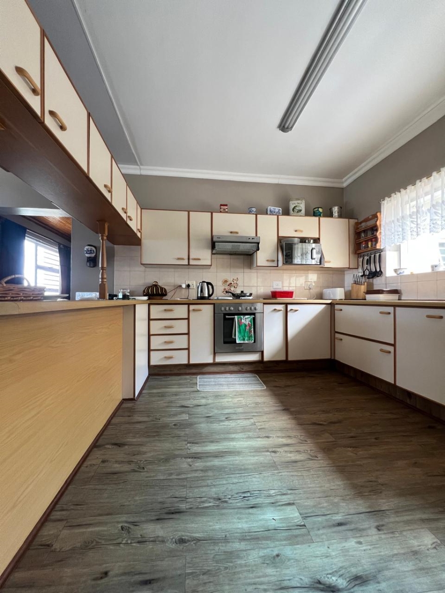5 Bedroom Property for Sale in Seaview Eastern Cape